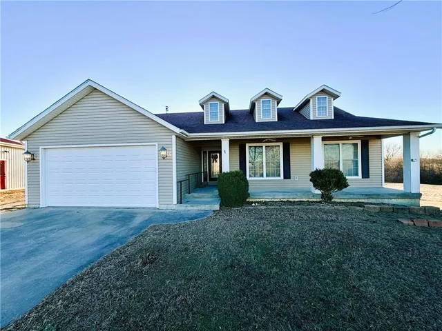 $485,000 | 15110 County Road 633, Adrian, MO 64720