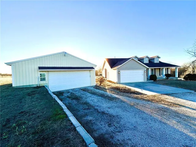 $485,000 | 15110 County Road 633, Adrian, MO 64720