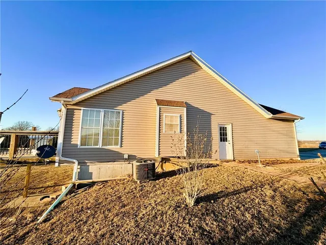 $485,000 | 15110 County Road 633, Adrian, MO 64720