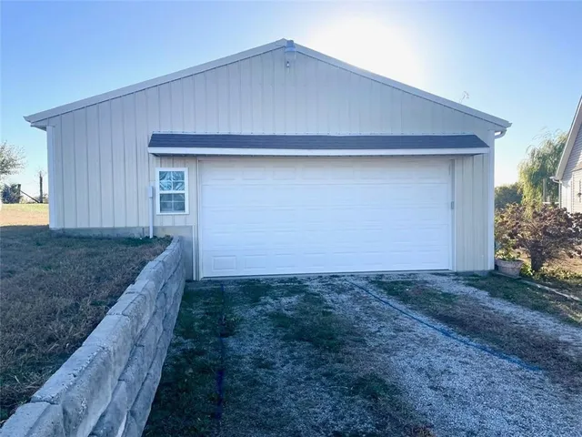 $485,000 | 15110 County Road 633, Adrian, MO 64720