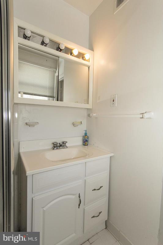 8121 McDonogh Road Baltimore, MD 21208 - Photo 14 of 28 Bath (Master)