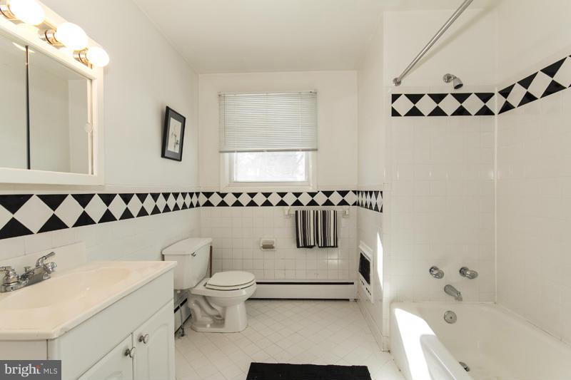 8121 McDonogh Road Baltimore, MD 21208 - Photo 22 of 28 Bath