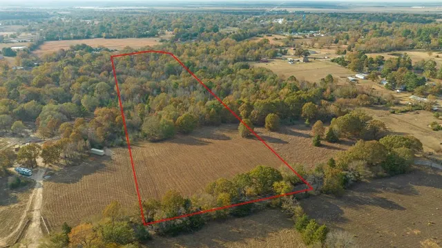 a view of an outdoor space and yard