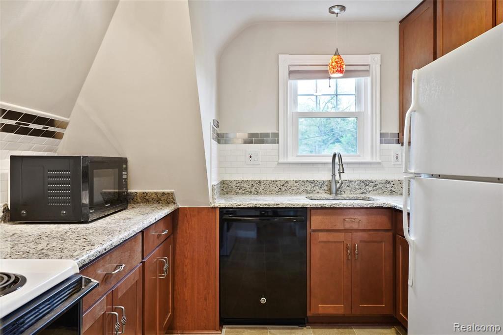 316 Romeo Road Rochester, MI 48307 - Photo 11 of 22