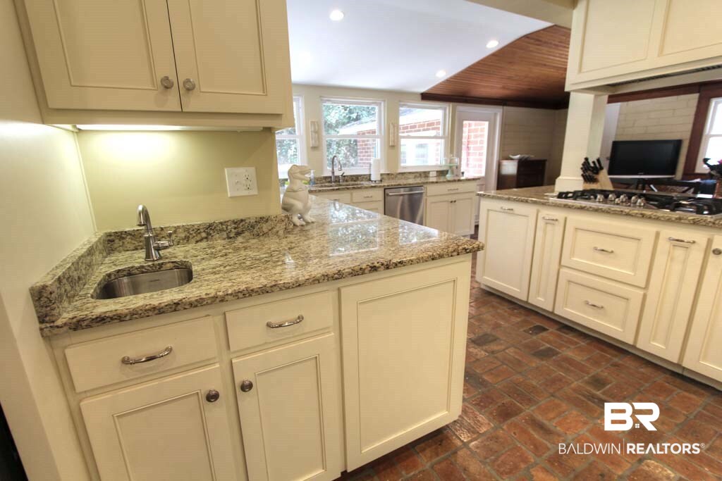 321 Dalewood Drive Mobile, AL 36608 - Photo 9 of 32 Vegetable or Serving Bar Sink