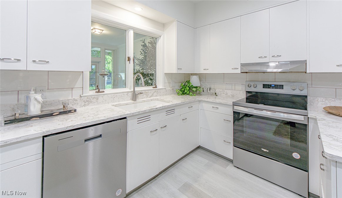 2445 Chatham Road Akron, OH 44313 - Photo 10 of 32 Bright and updated kitchen offers newer stainless steel appliances.