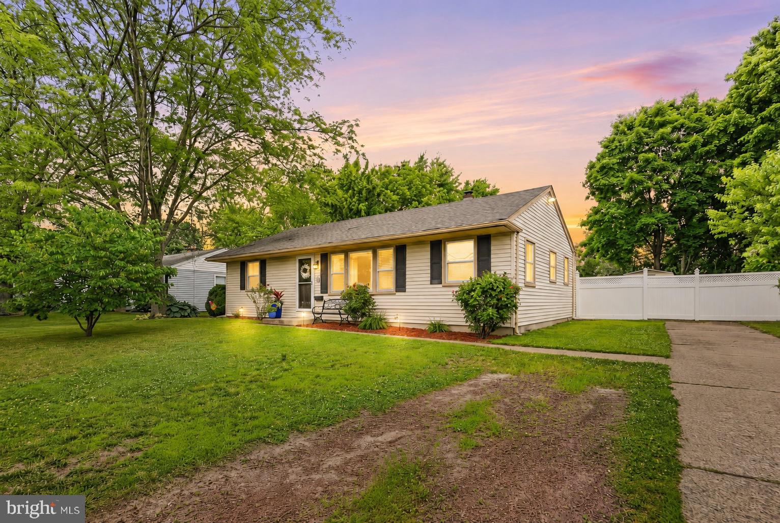 11 Warwick Road Stratford, NJ 08084 - Photo 1 of 27