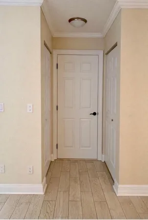 a view of an entryway with a livingroom