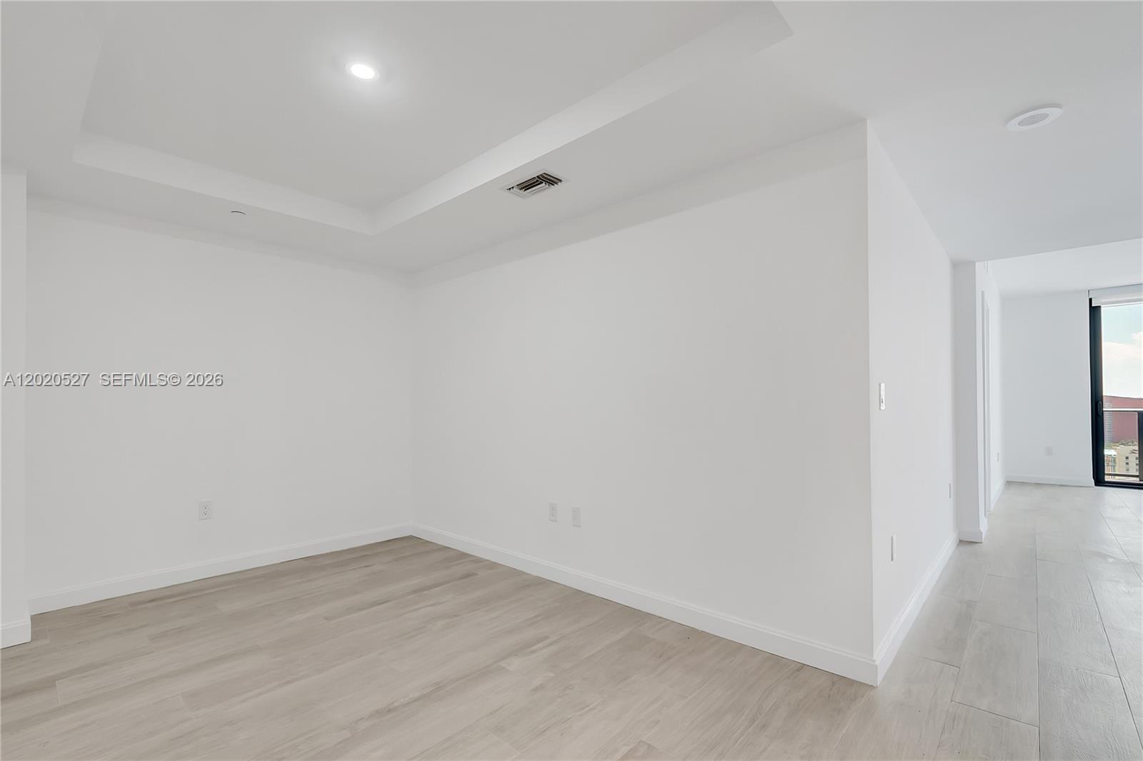 45 Southwest 9th Street, Unit 2105 Miami, FL 33130 - Photo 13 of 27 a view of an empty room