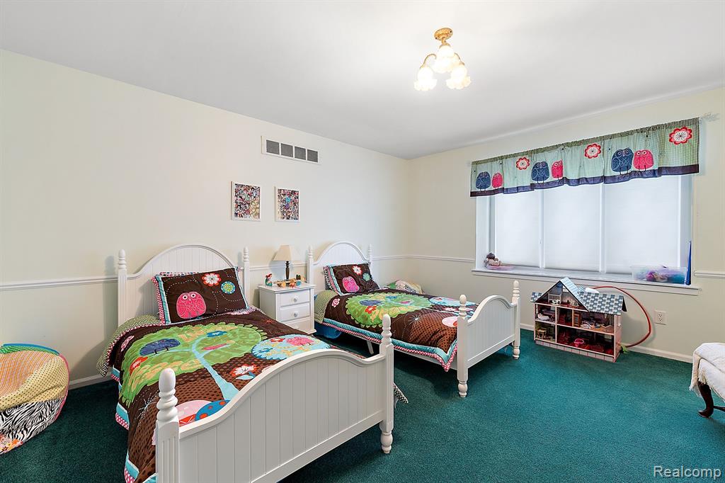 4670 Cove Road West Bloomfield, MI 48323 - Photo 22 of 37