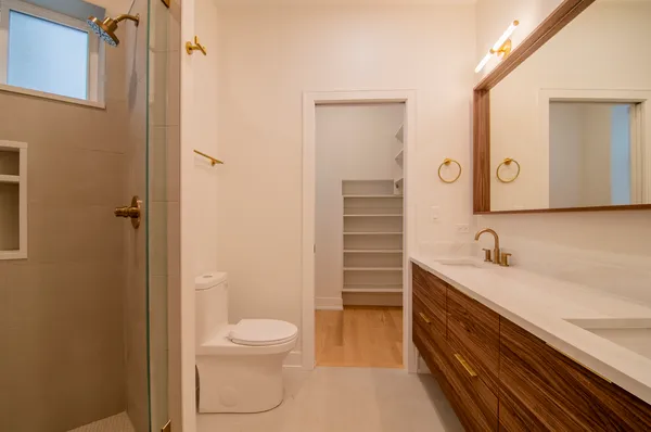$5,500 | 3720 North Racine Avenue, Unit 1, Chicago, IL 60613