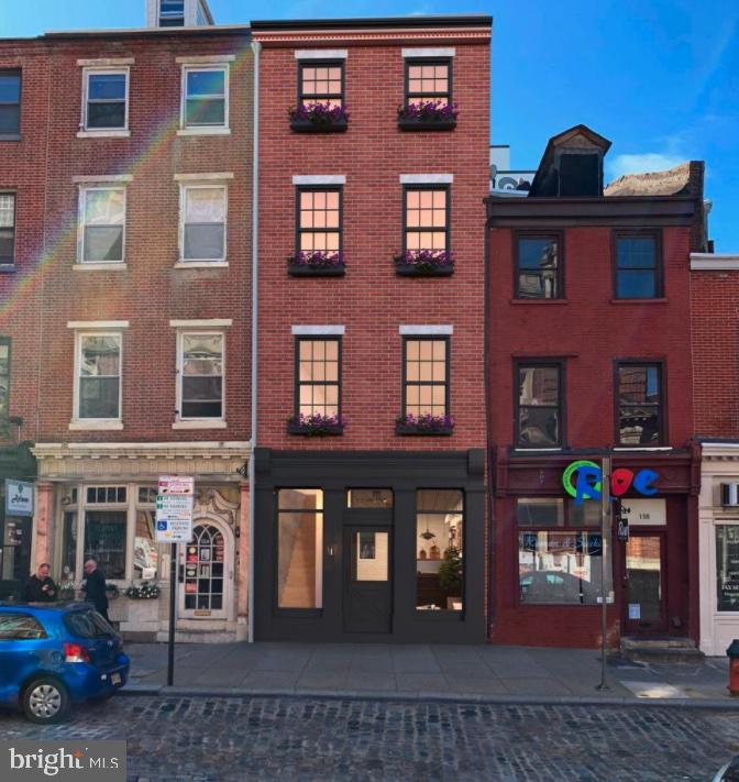 136 Chestnut Street, Unit 4 Philadelphia, PA 19106 - Photo 3 of 5