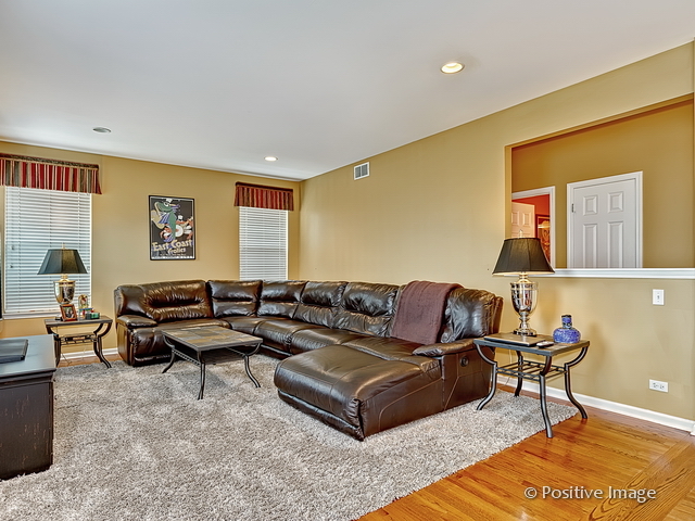 1463 Saddleridge Place Bartlett, IL 60103 - Photo 14 of 27 a living room with furniture and a rug