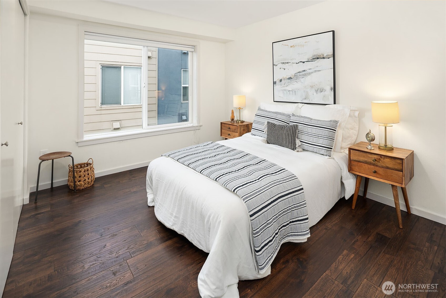 500 Aloha Street, Unit E307 Seattle, WA 98109 - Photo 20 of 28 a bedroom with a bed and a window