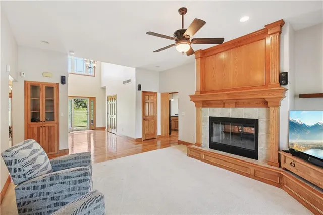 $750,000 | 18941 Ward Parkway, Tonganoxie, KS 66086