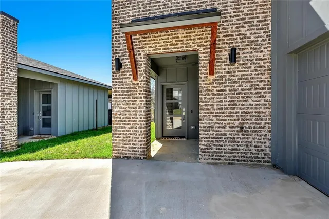 $1,690 | 3060 West Crawford Street, Unit 501, Denison, TX 75020
