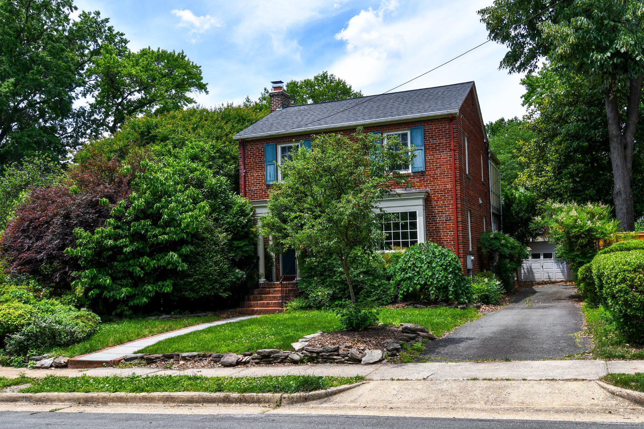 2608 Fordham Road Alexandria, VA 22302 - Photo 2 of 46 Long stretch of off-street parking on driveway