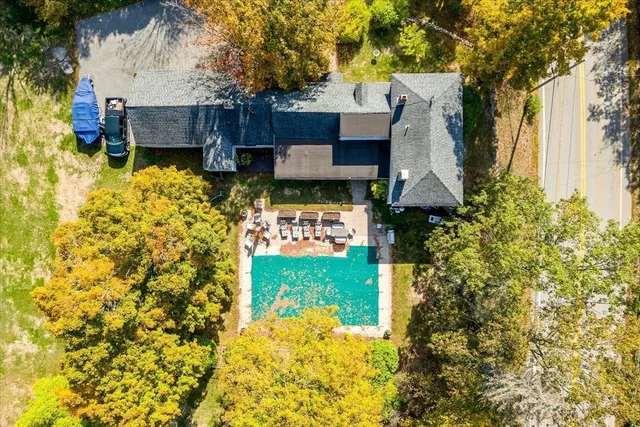 a view of house with yard