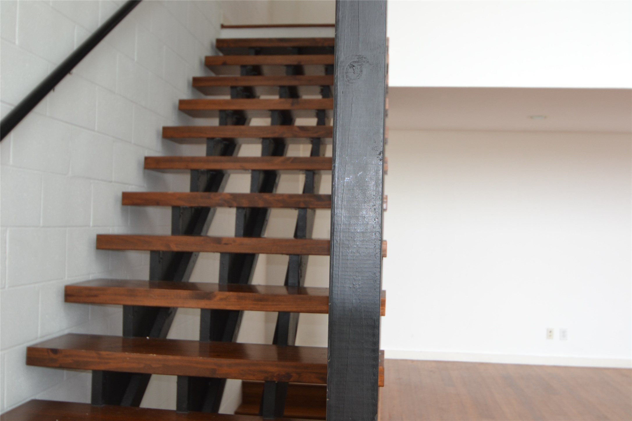 1316 Cleveland Street, Unit C Houston, TX 77019 - Photo 12 of 38 a view of a room with a window