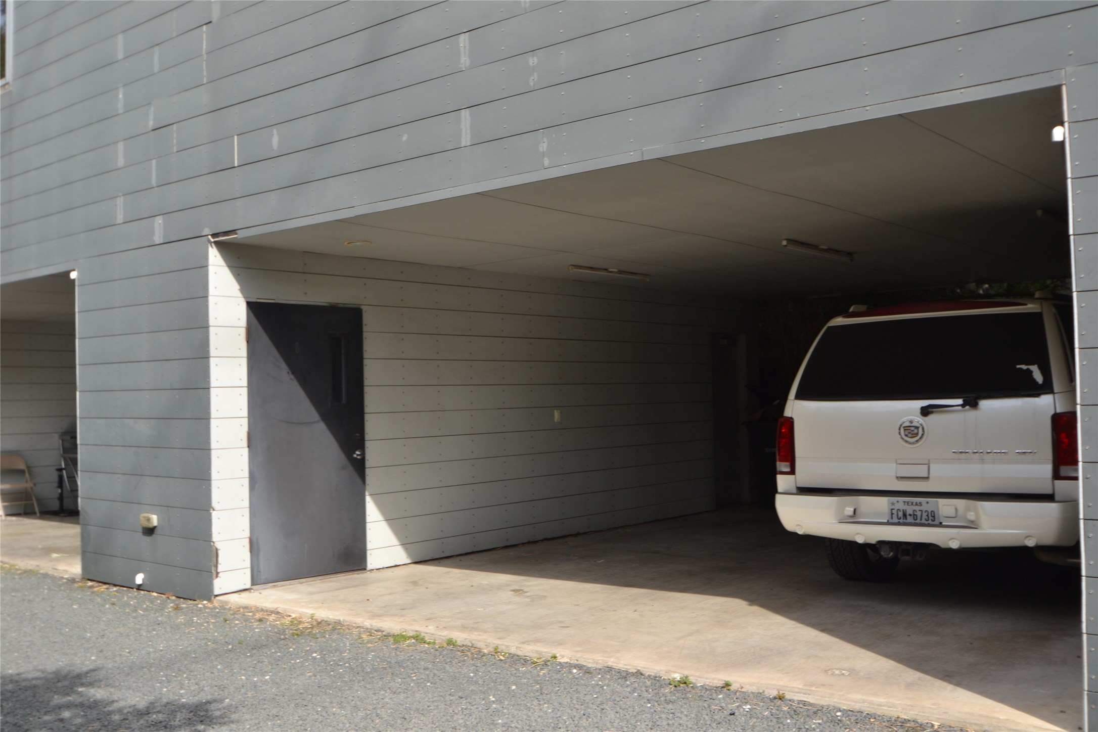 1316 Cleveland Street, Unit C Houston, TX 77019 - Photo 16 of 38 a car parked in garage