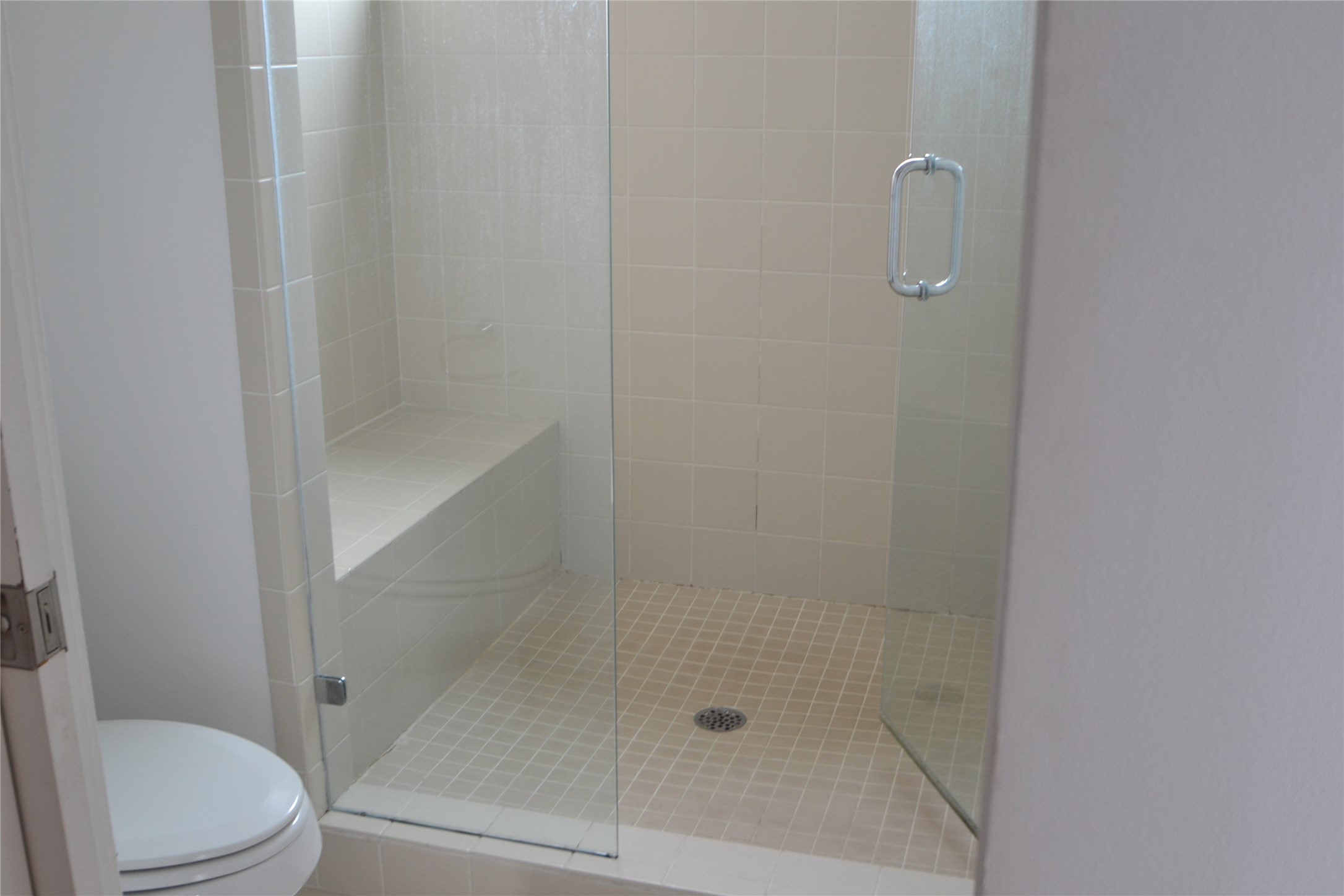 1316 Cleveland Street, Unit C Houston, TX 77019 - Photo 20 of 38 a bathroom with a shower and toilet