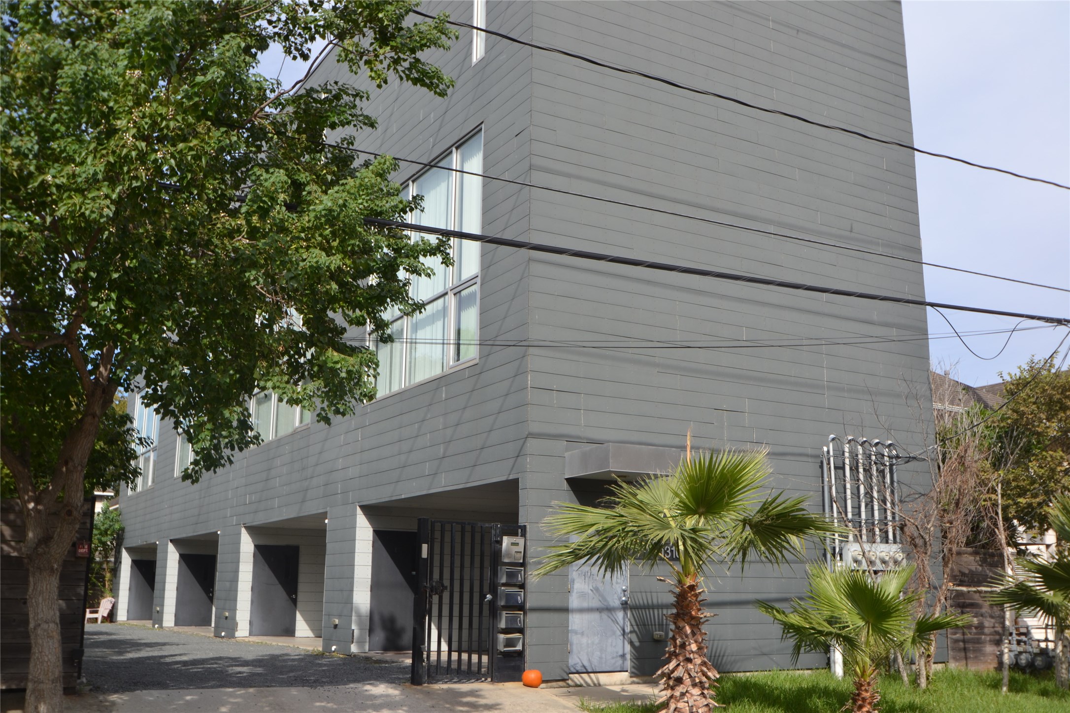 1316 Cleveland Street, Unit C Houston, TX 77019 - Photo 38 of 38 a front view of a house with plants