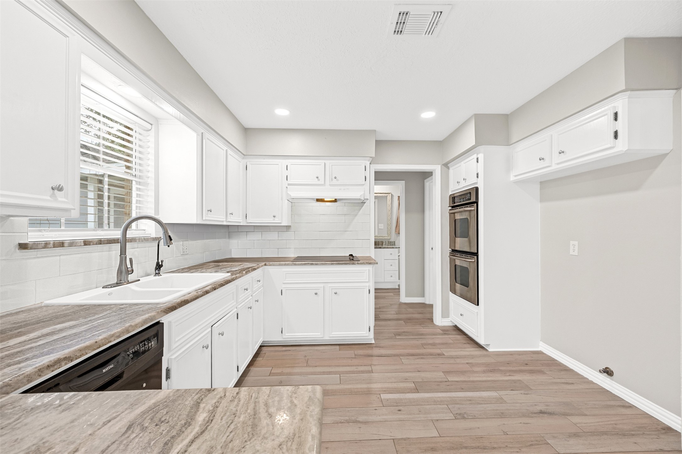 3607 Alderwood Drive Spring, TX 77388 - Photo 16 of 33 NEW GORGEOUS QUARTZ COUNTER TOPS