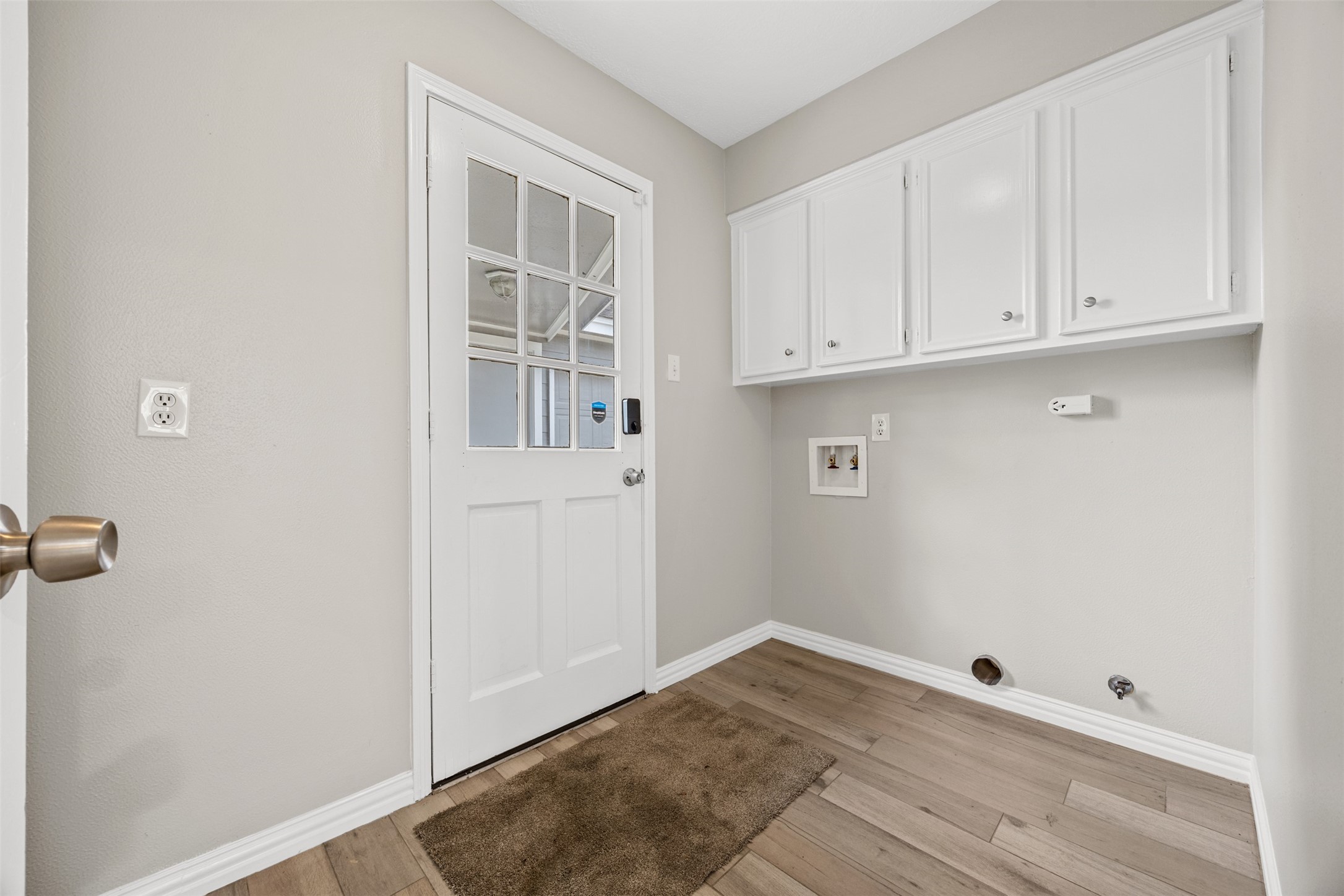 3607 Alderwood Drive Spring, TX 77388 - Photo 20 of 33 INSIDE UTILITY ROOM WITH SPACE FOR UPRIGHT FREEZER
