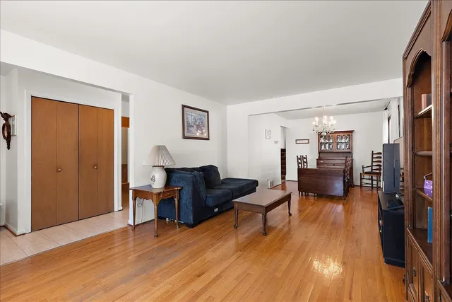 $249,900 | 18522 Dixie Highway, Homewood, IL 60430