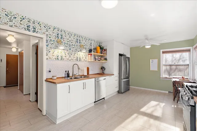 $249,900 | 18522 Dixie Highway, Homewood, IL 60430