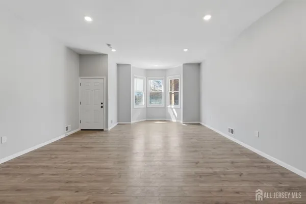 $2,500 | 327 South Orange Avenue, Unit 1, Newark, NJ 07103