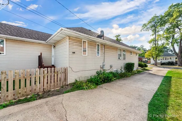 $3,400 | 2225 North 76th Court, Elmwood Park, IL 60707