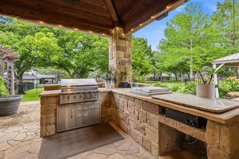 $998,000 | 122 Chapel Hill Drive, Double Oak, TX 75077