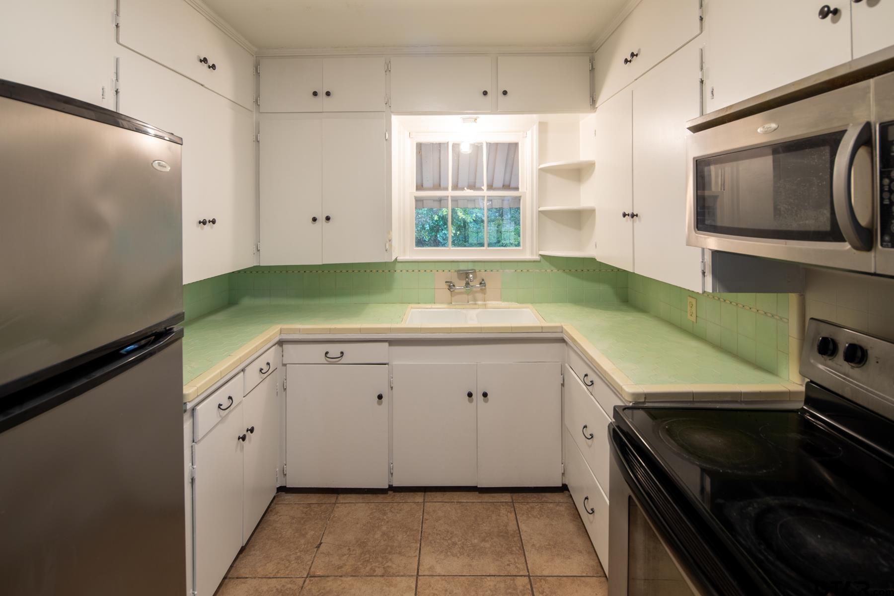 1913 South Sneed Avenue Tyler, TX 75701 - Photo 2 of 10