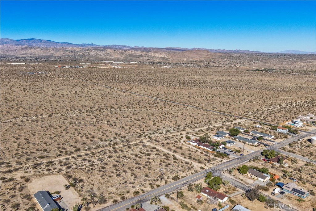 7442 Olympic Road Joshua Tree, CA 92252 - Photo 2 of 15 a view of an ocean