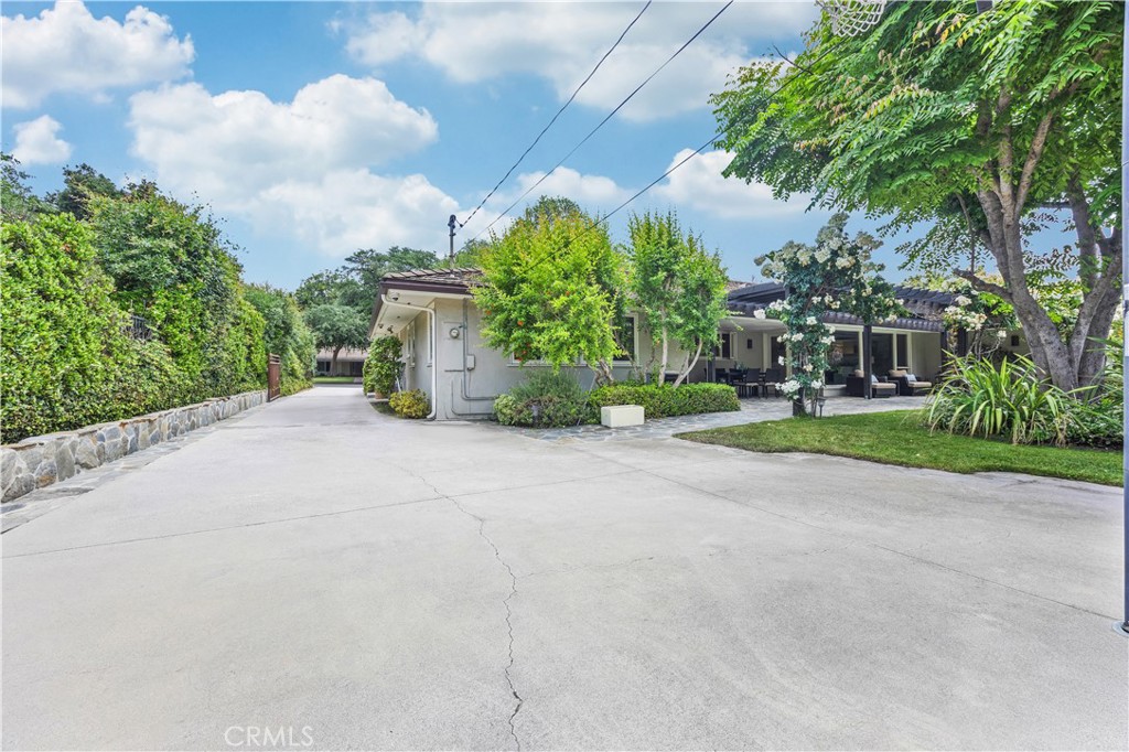 1439 Wembley Road San Marino, CA 91108 - Photo 38 of 45