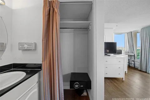 $315,000 | 444 Kānekapōlei Street, Unit 810, Honolulu, HI 96815