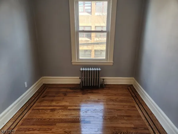 $2,100 | 83 Aldine Street, Unit 2R, Newark, NJ 07112