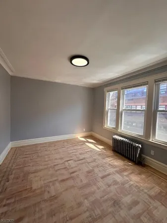 $2,100 | 83 Aldine Street, Unit 2R, Newark, NJ 07112