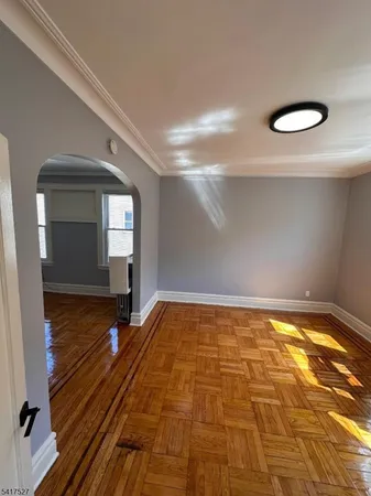 $2,100 | 83 Aldine Street, Unit 2R, Newark, NJ 07112
