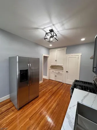 $2,100 | 83 Aldine Street, Unit 2R, Newark, NJ 07112