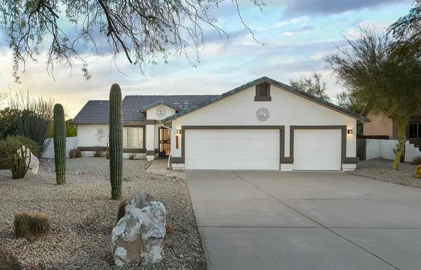 $2,300 | 9546 East Anasazi Place, Gold Canyon, AZ 85118