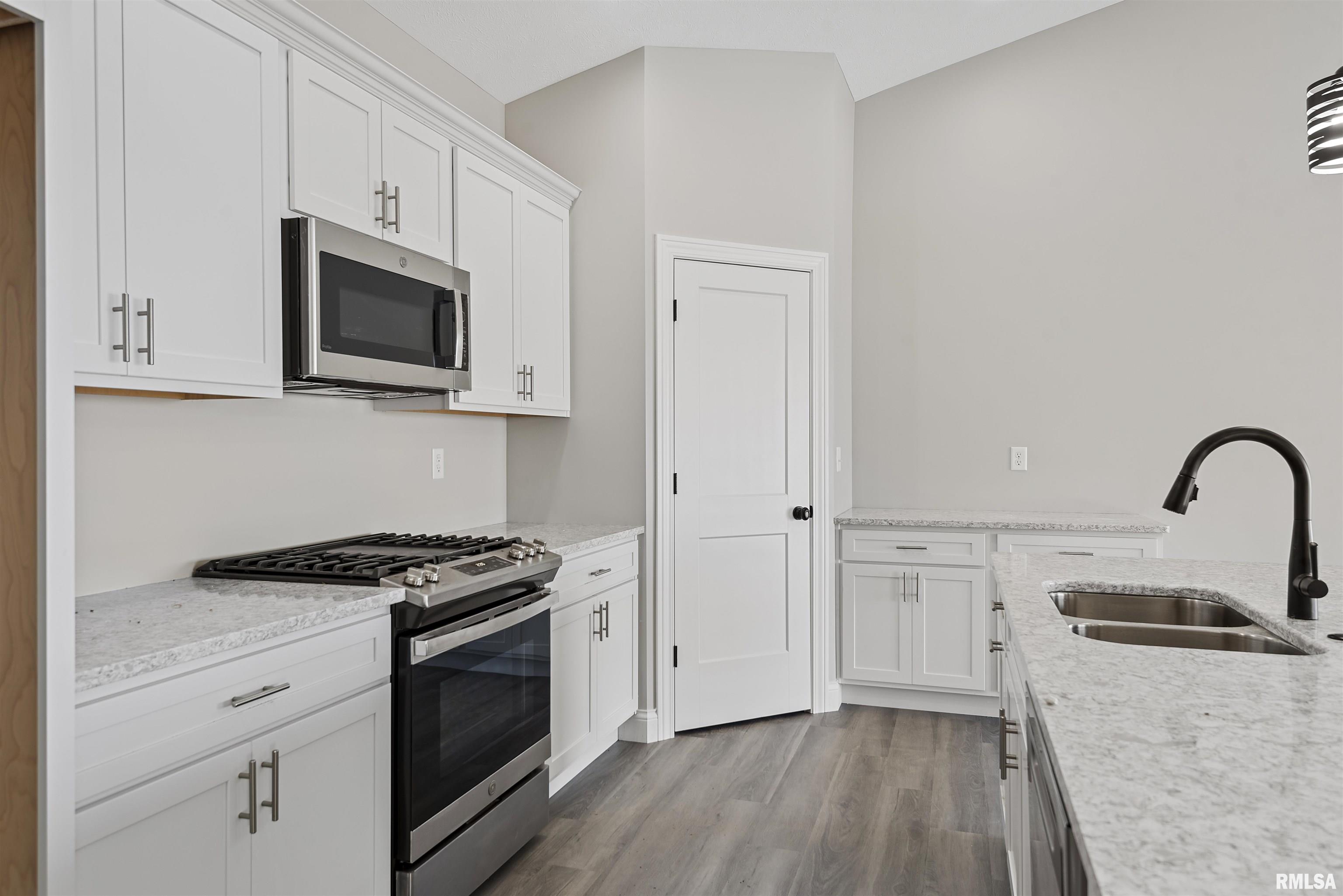 4505 Castle Pines Drive Springfield, IL 62711 - Photo 12 of 36 Gallery Image 12