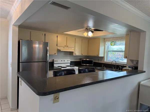 $139,000 | 2950 Southeast Ocean Boulevard, Unit 44, Stuart, FL 34996