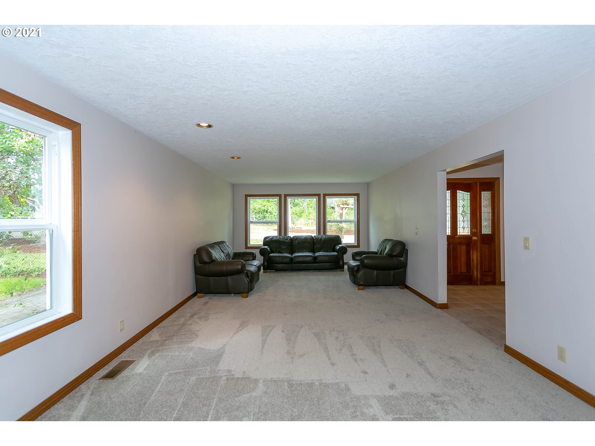 29801 Northeast Putnam Road Newberg, OR 97132 - Photo 5 of 32 Gallery Image 5