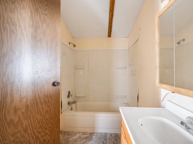 119 East Clearview Cemetery Road Bastrop, TX 78602 - Photo 18 of 22 a bathroom with a sink and a bathtub
