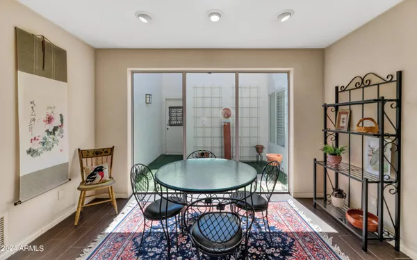 $7,995 | 2626 East Arizona Biltmore Circle, Unit 32, Phoenix, AZ 85016