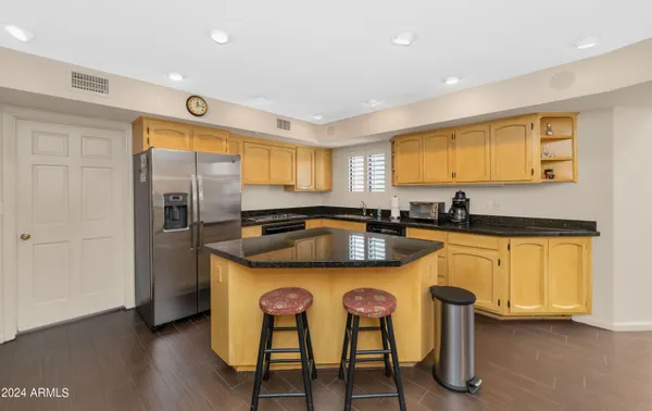 $7,995 | 2626 East Arizona Biltmore Circle, Unit 32, Phoenix, AZ 85016