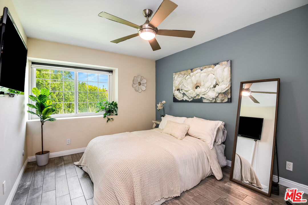 18924 Cantara Street Reseda, CA 91335 - Photo 15 of 31 a bedroom with a large bed and a window