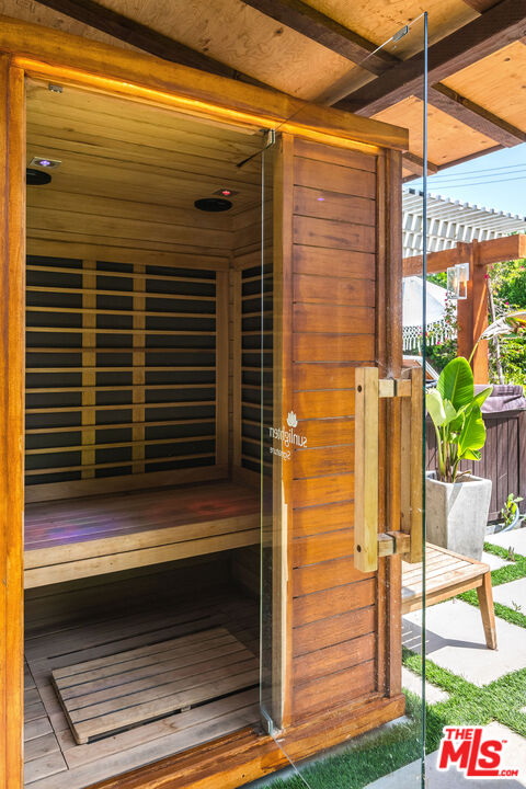 18924 Cantara Street Reseda, CA 91335 - Photo 29 of 31 a view of backyard from balcony